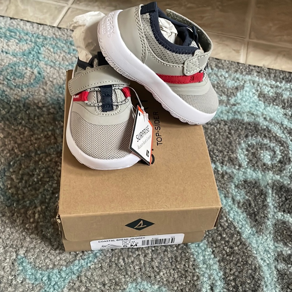 NWT Toddler size 5 tennis shoes